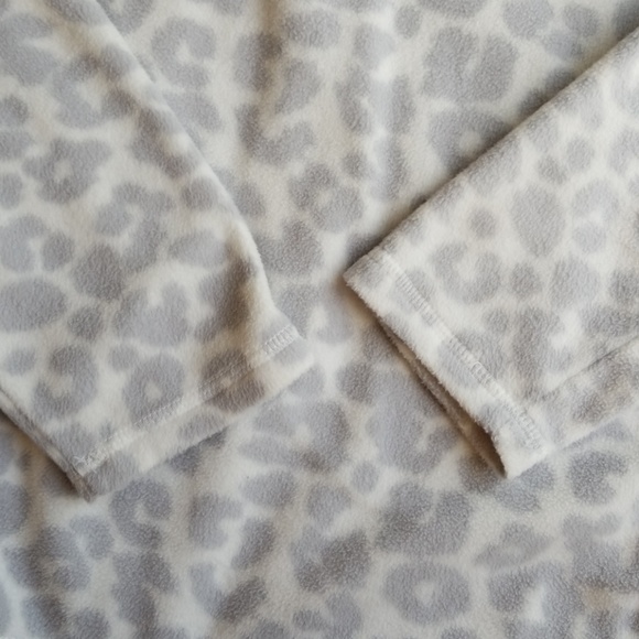 Old Navy Large Cheetah Print Fleece Pullover EUC - Picture 5 of 5